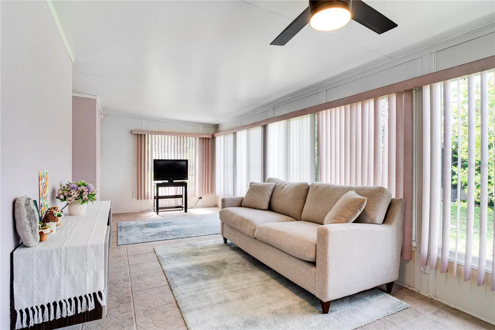 5517 W Sacramento Ct, Orlando, Florida 32821, 3 Bedrooms Bedrooms, ,3 BathroomsBathrooms,Residential,For Sale,SACRAMENTO,O6315393