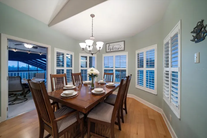 Plenty of space for entertaining or quiet, cozy spots for relaxing. The perfect layout for flexibility in all seasons!