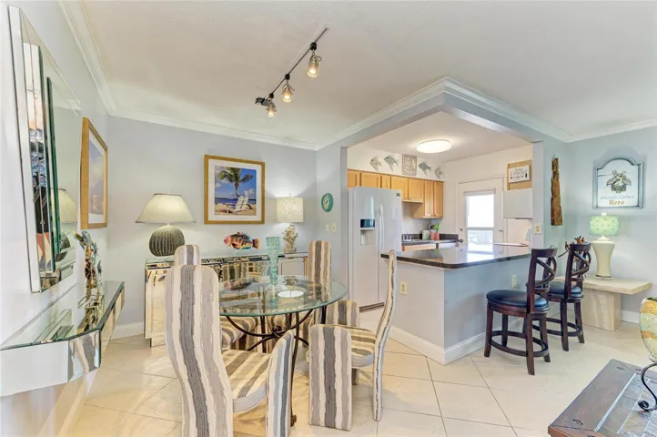 Dining room to kitchen