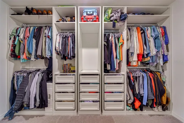 Primary closet system
