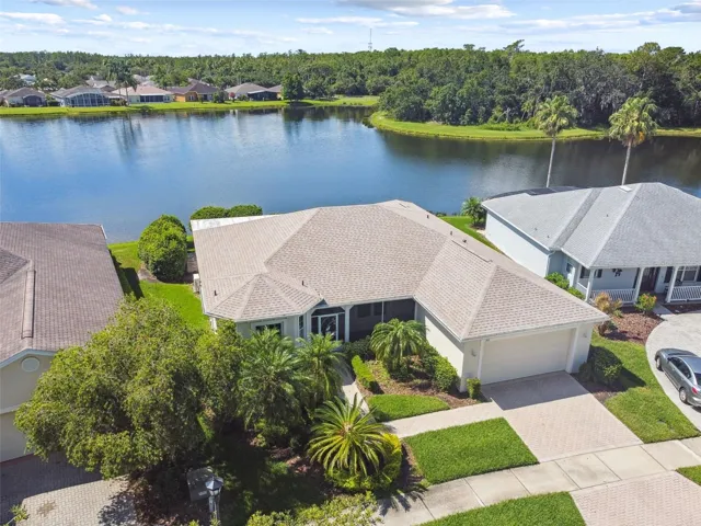 Welcome Home to expansive water views.