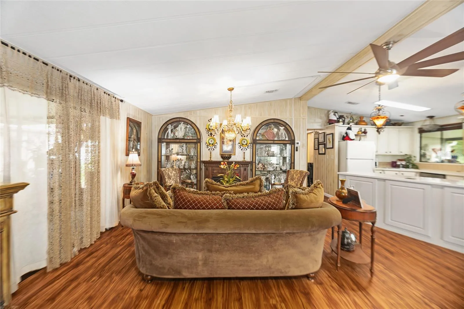 Living room (lanai to left, kitchen to right)