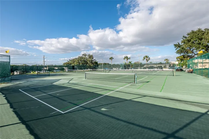 Tennis/pickleball courts