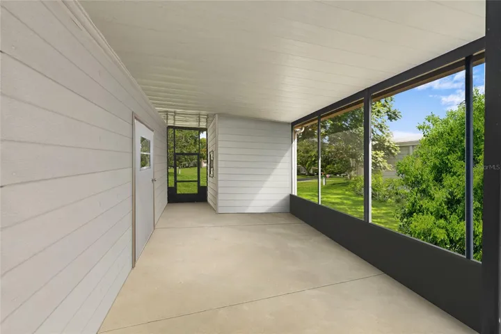 2nd screened patio (Image not showing steps when digitally altered to remove seller's items)
