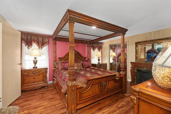 Large primary bedroom has 40 sq ft walk-in closet!