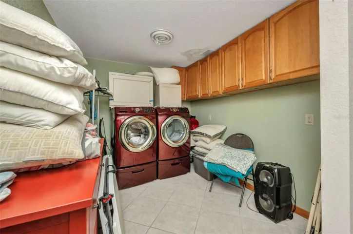 Very spacious laundry room