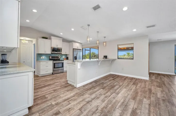 Gourmet kitchen