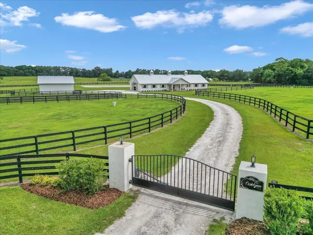 BEAUTIFUL GATED ENTRY