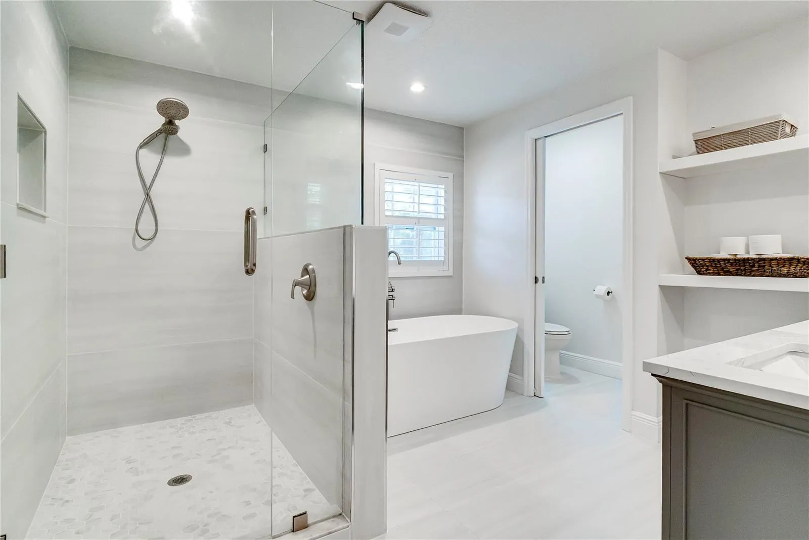 503 Savona Ct, Altamonte Springs, Florida 32701, 5 Bedrooms Bedrooms, ,5 BathroomsBathrooms,Residential,For Sale,SAVONA,O6318016