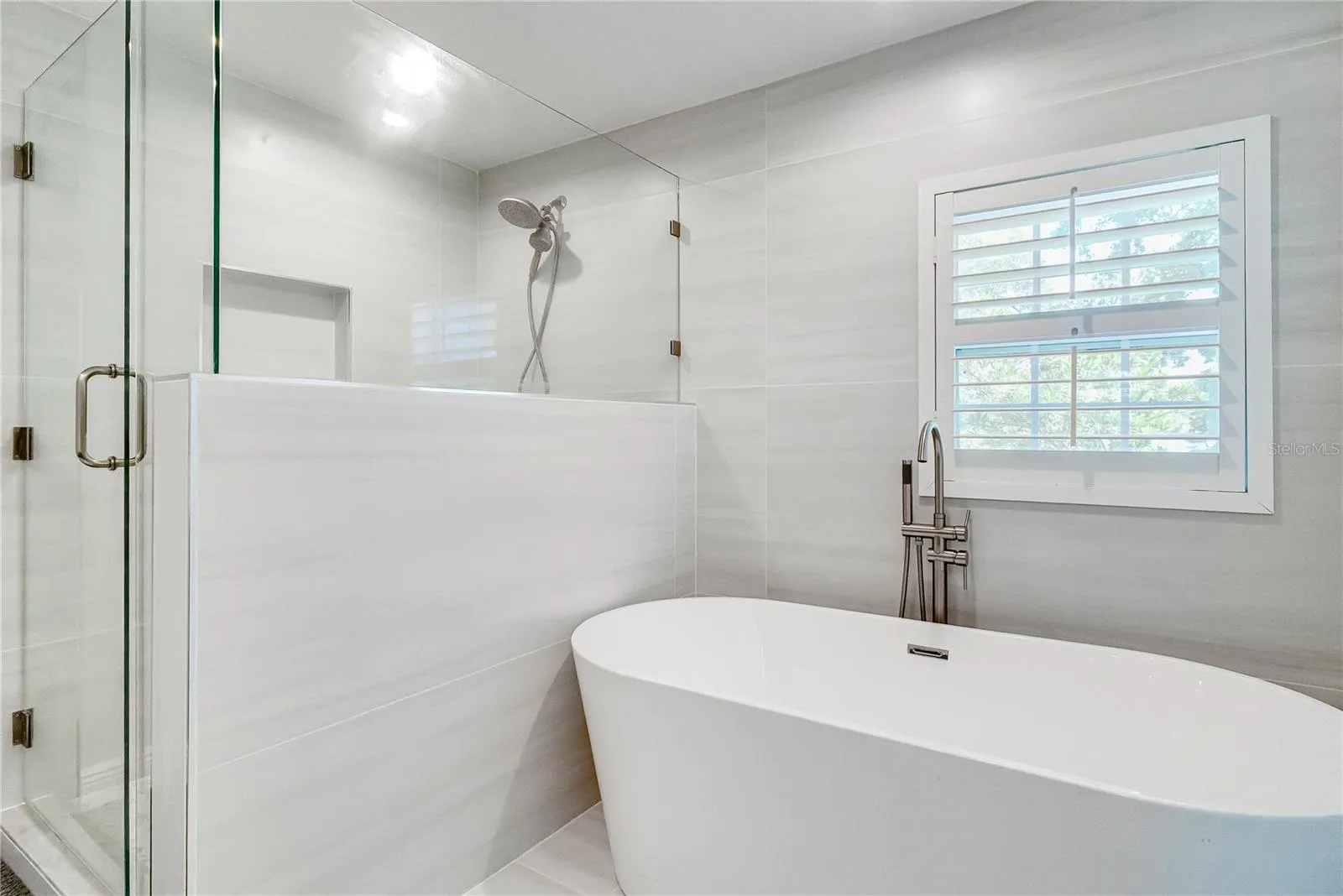 503 Savona Ct, Altamonte Springs, Florida 32701, 5 Bedrooms Bedrooms, ,5 BathroomsBathrooms,Residential,For Sale,SAVONA,O6318016