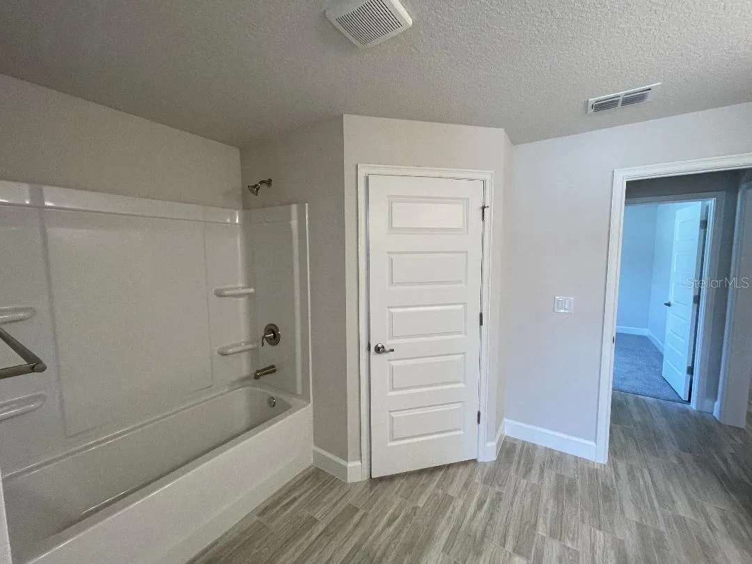 Jack &amp; Jill Bathroom