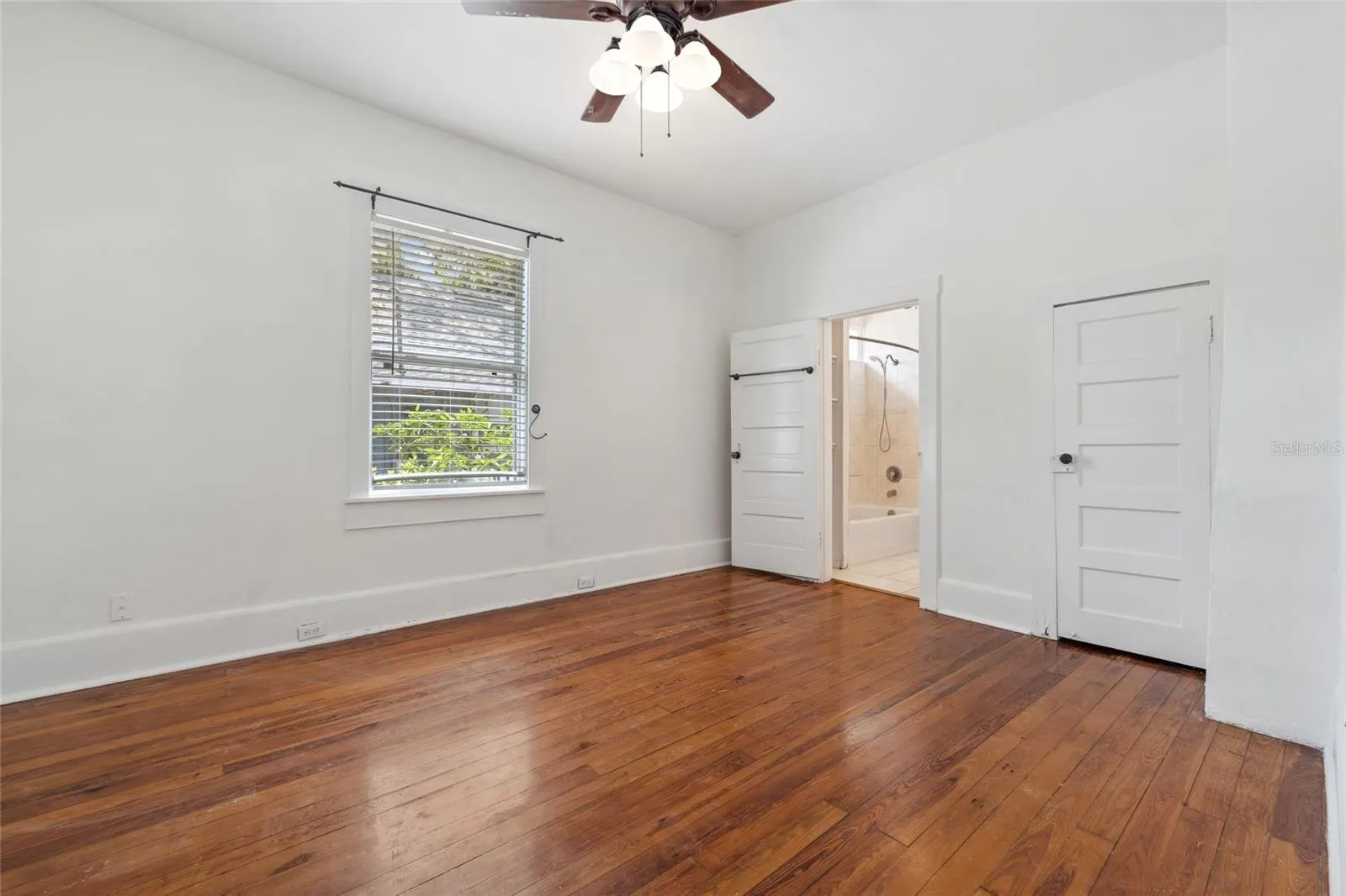121 W Oakland Ave, Oakland, Florida 34760, 3 Bedrooms Bedrooms, ,1 BathroomBathrooms,Residential,For Sale,OAKLAND,O6318648