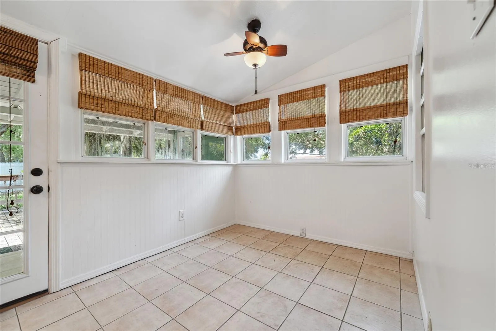 121 W Oakland Ave, Oakland, Florida 34760, 3 Bedrooms Bedrooms, ,1 BathroomBathrooms,Residential,For Sale,OAKLAND,O6318648