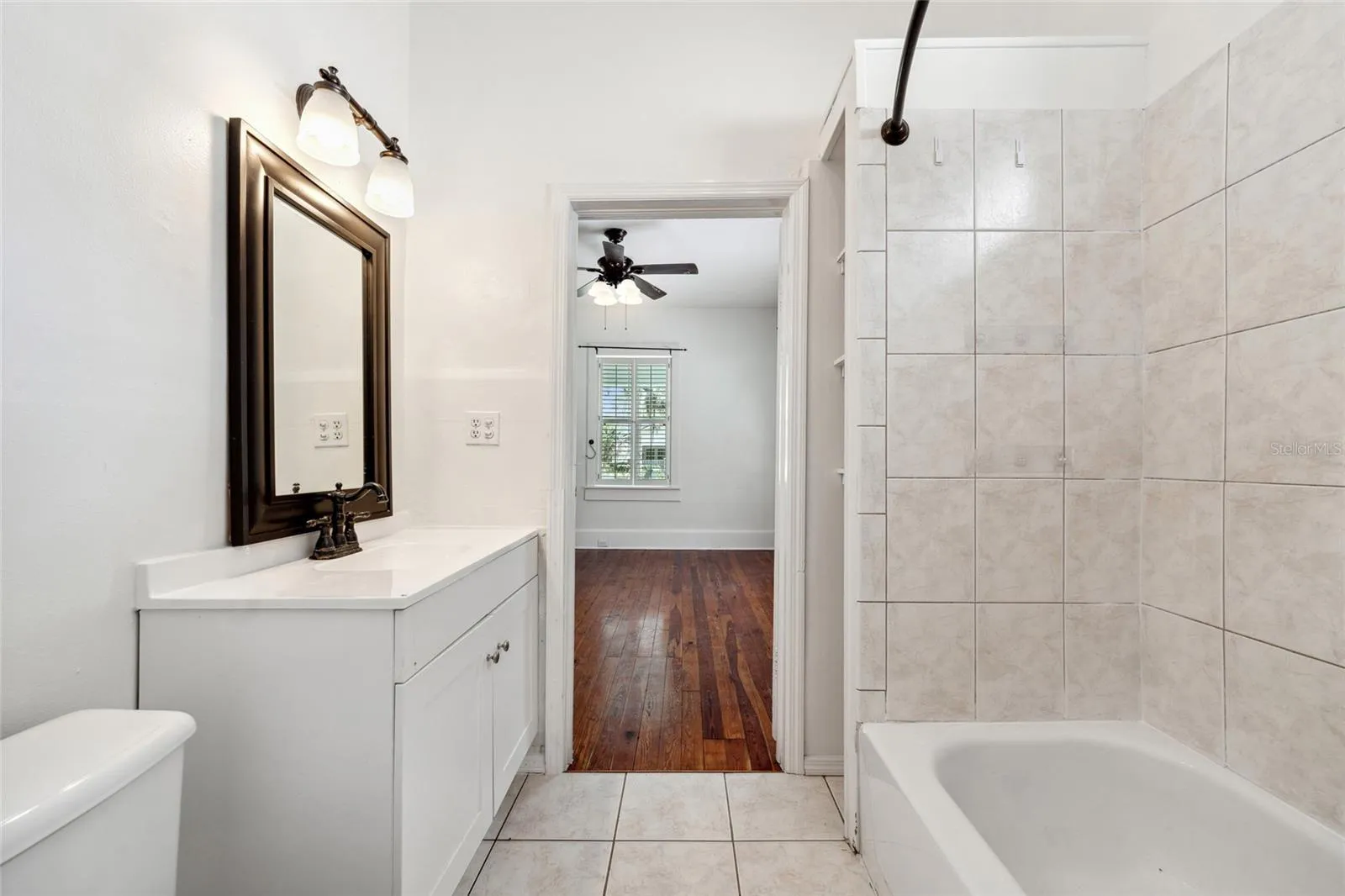 121 W Oakland Ave, Oakland, Florida 34760, 3 Bedrooms Bedrooms, ,1 BathroomBathrooms,Residential,For Sale,OAKLAND,O6318648