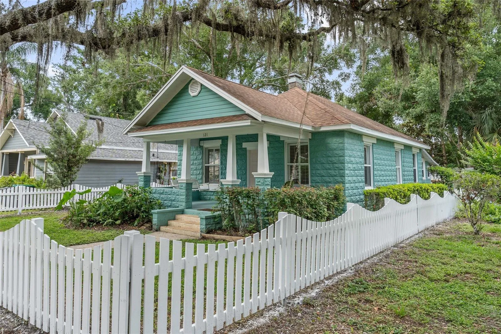 121 W Oakland Ave, Oakland, Florida 34760, 3 Bedrooms Bedrooms, ,1 BathroomBathrooms,Residential,For Sale,OAKLAND,O6318648