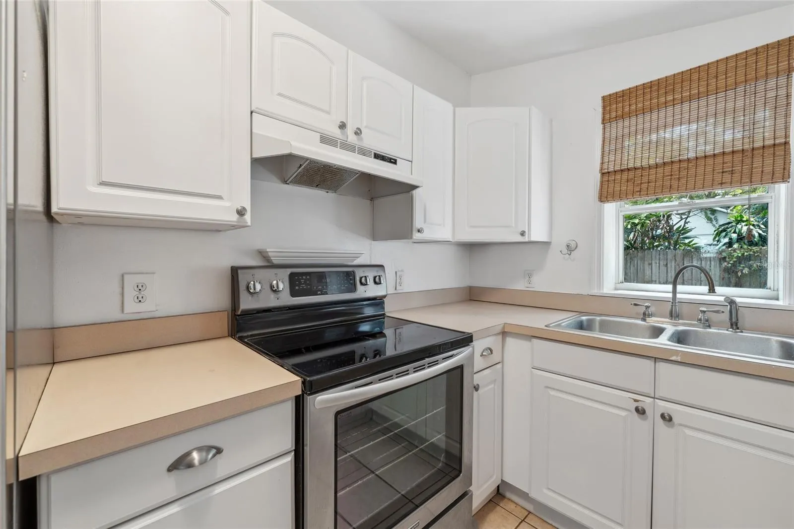 121 W Oakland Ave, Oakland, Florida 34760, 3 Bedrooms Bedrooms, ,1 BathroomBathrooms,Residential,For Sale,OAKLAND,O6318648
