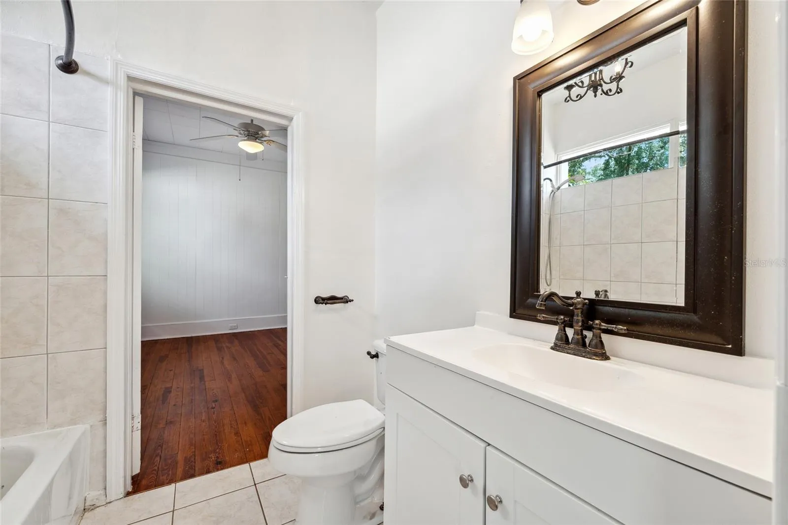 121 W Oakland Ave, Oakland, Florida 34760, 3 Bedrooms Bedrooms, ,1 BathroomBathrooms,Residential,For Sale,OAKLAND,O6318648