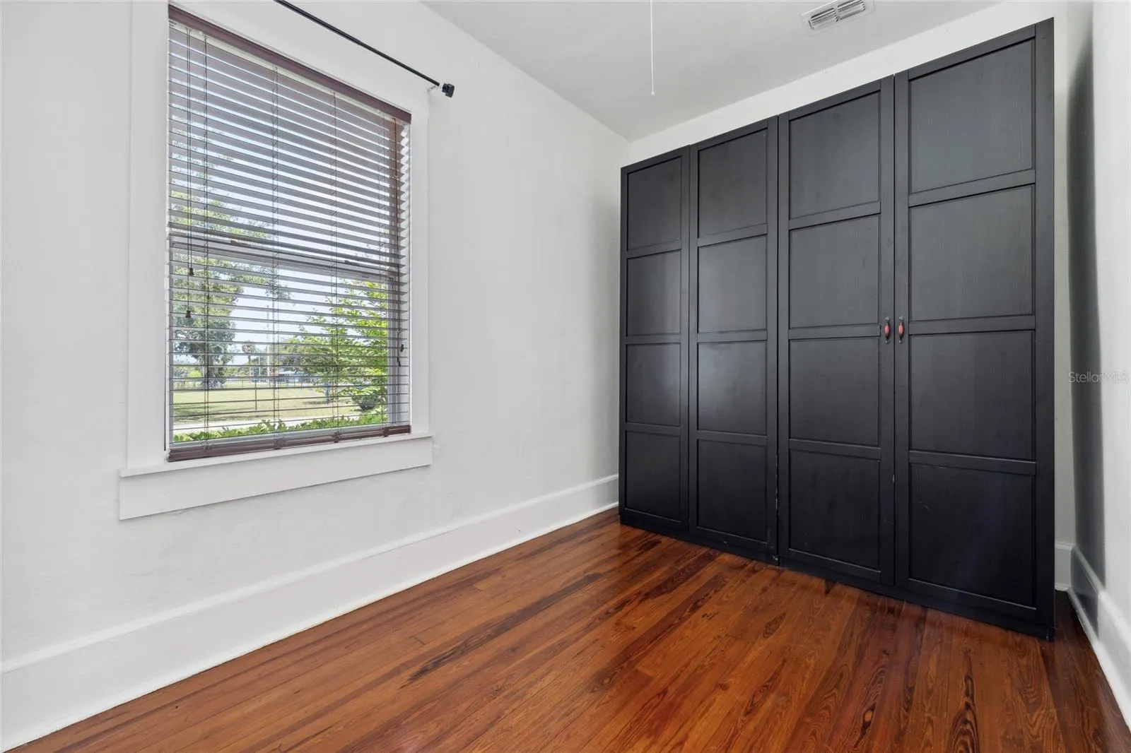 121 W Oakland Ave, Oakland, Florida 34760, 3 Bedrooms Bedrooms, ,1 BathroomBathrooms,Residential,For Sale,OAKLAND,O6318648