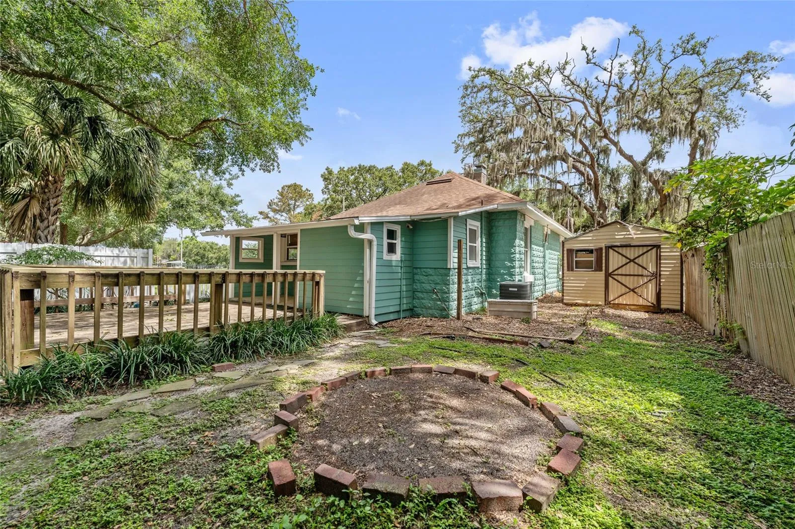 121 W Oakland Ave, Oakland, Florida 34760, 3 Bedrooms Bedrooms, ,1 BathroomBathrooms,Residential,For Sale,OAKLAND,O6318648