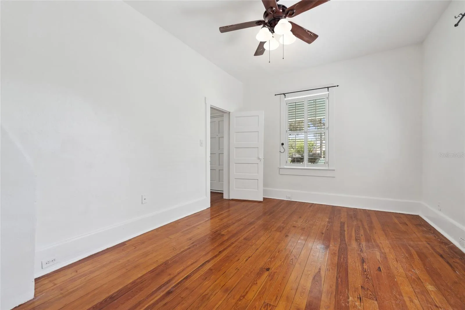 121 W Oakland Ave, Oakland, Florida 34760, 3 Bedrooms Bedrooms, ,1 BathroomBathrooms,Residential,For Sale,OAKLAND,O6318648