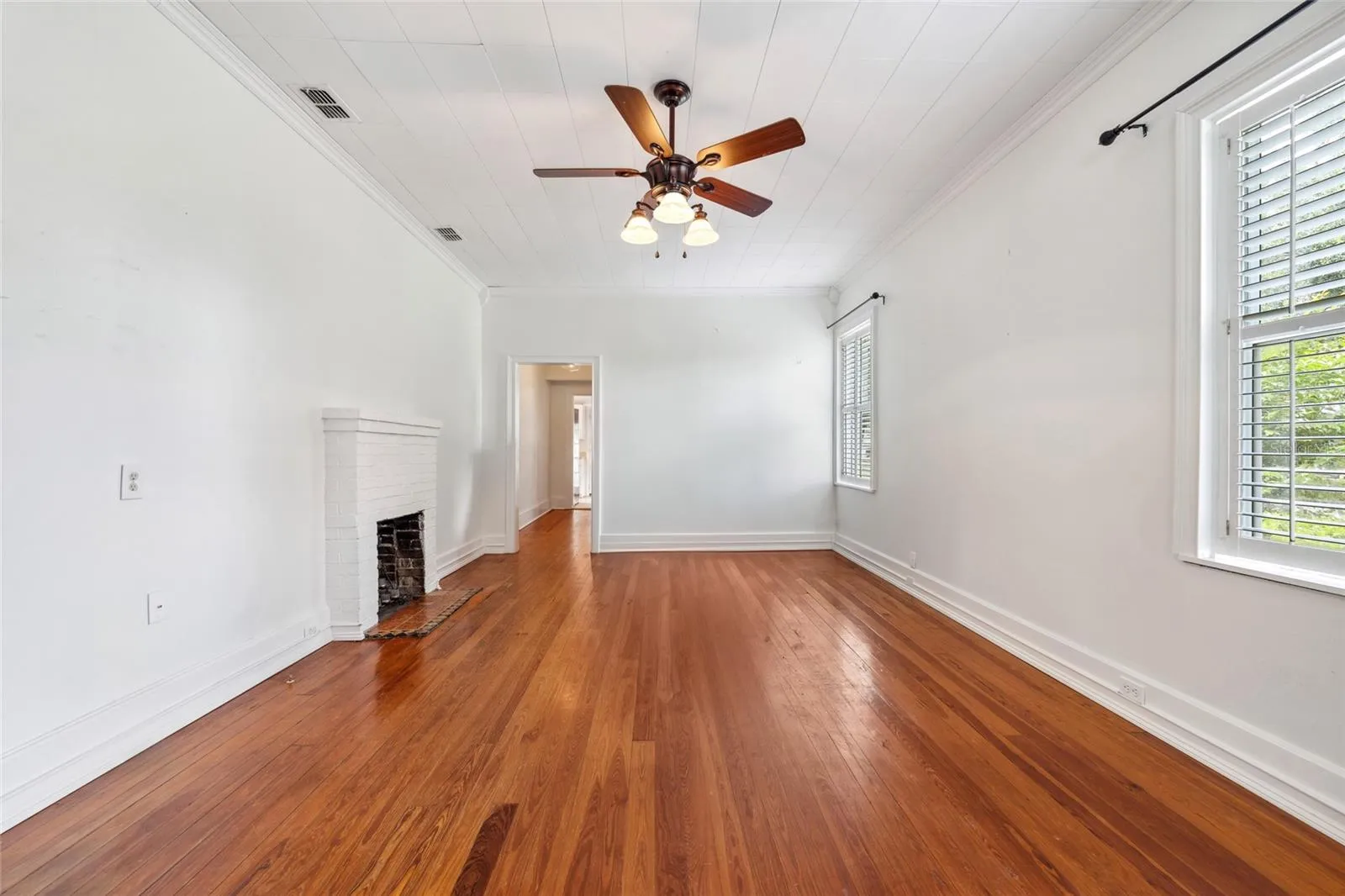 121 W Oakland Ave, Oakland, Florida 34760, 3 Bedrooms Bedrooms, ,1 BathroomBathrooms,Residential,For Sale,OAKLAND,O6318648