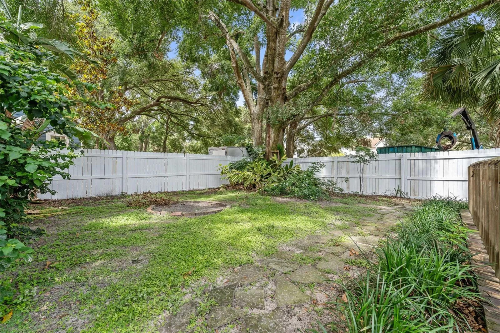 121 W Oakland Ave, Oakland, Florida 34760, 3 Bedrooms Bedrooms, ,1 BathroomBathrooms,Residential,For Sale,OAKLAND,O6318648