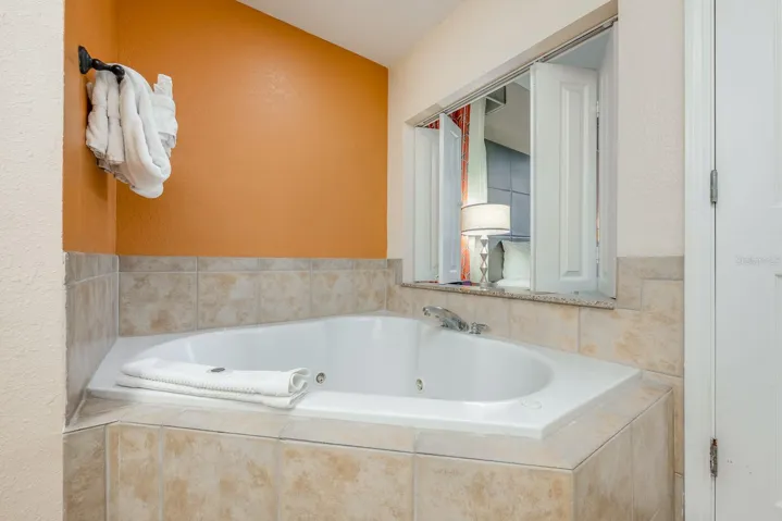 Primary en-suite bath.
