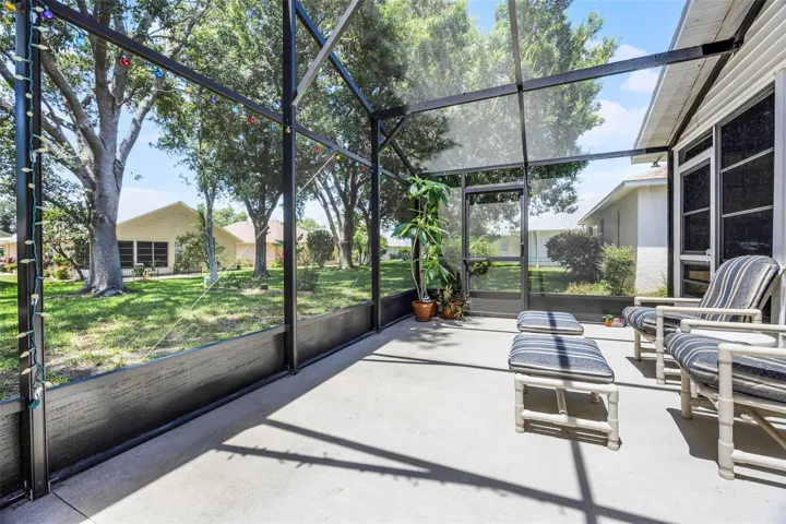 Oversized Screened-in Lanai