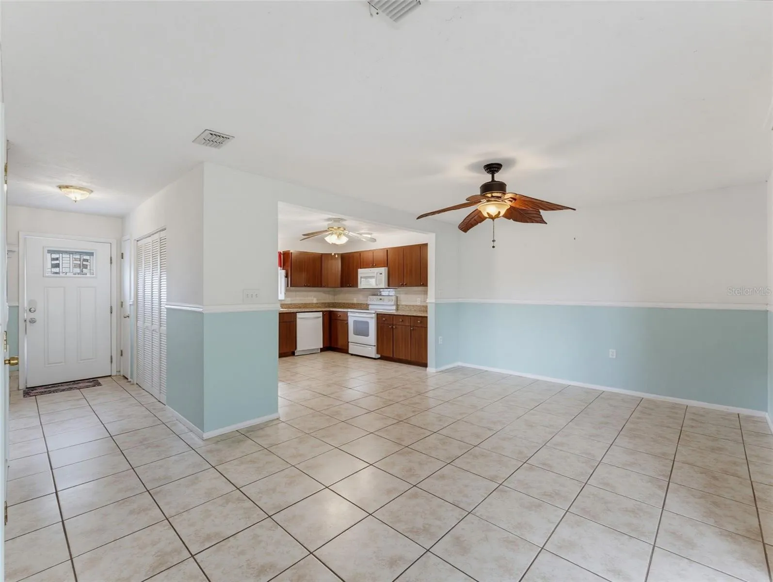 Living Room/Kitchen