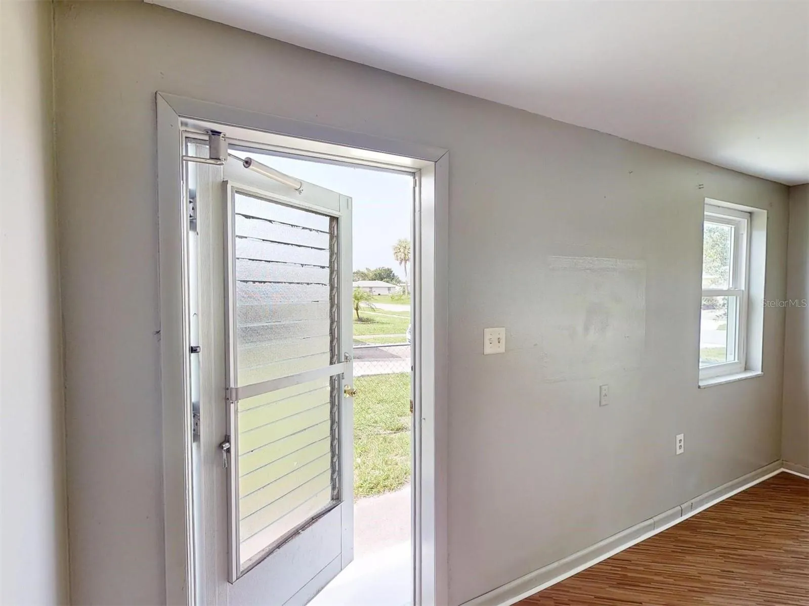 2nd primary private entrance