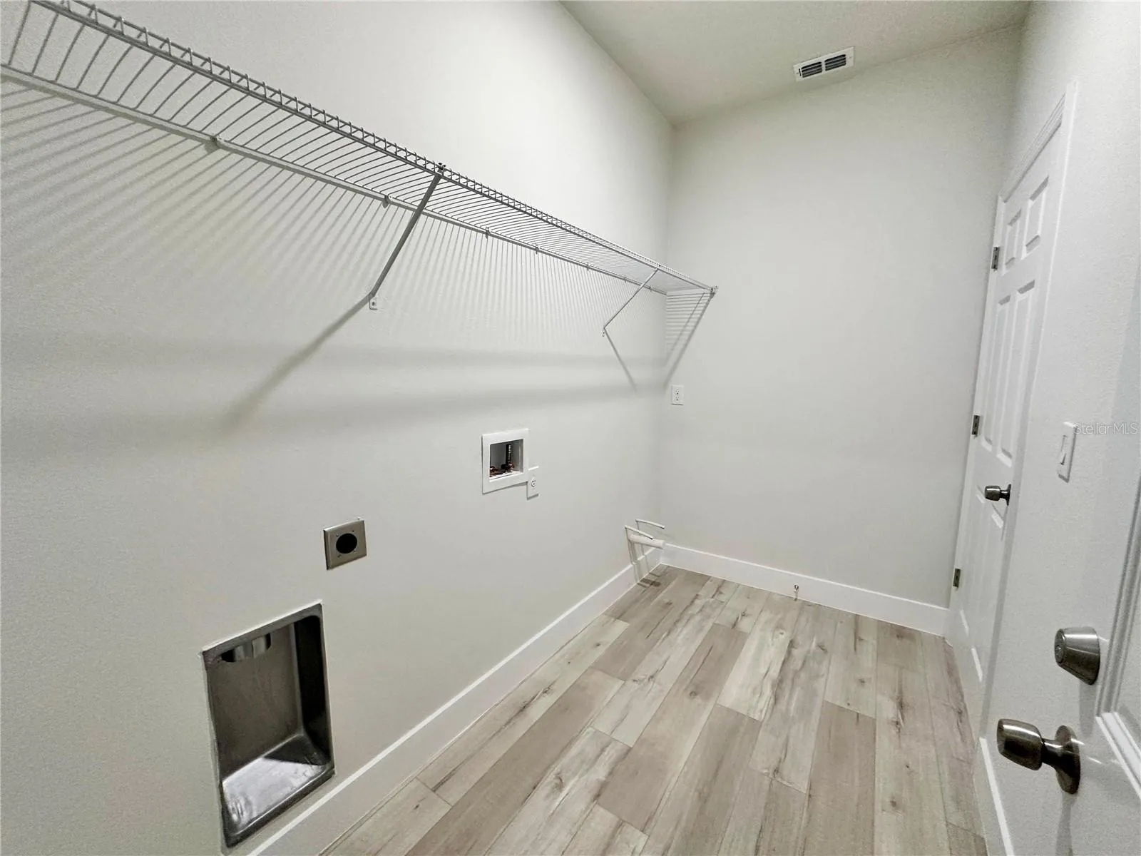 MODEL HOME