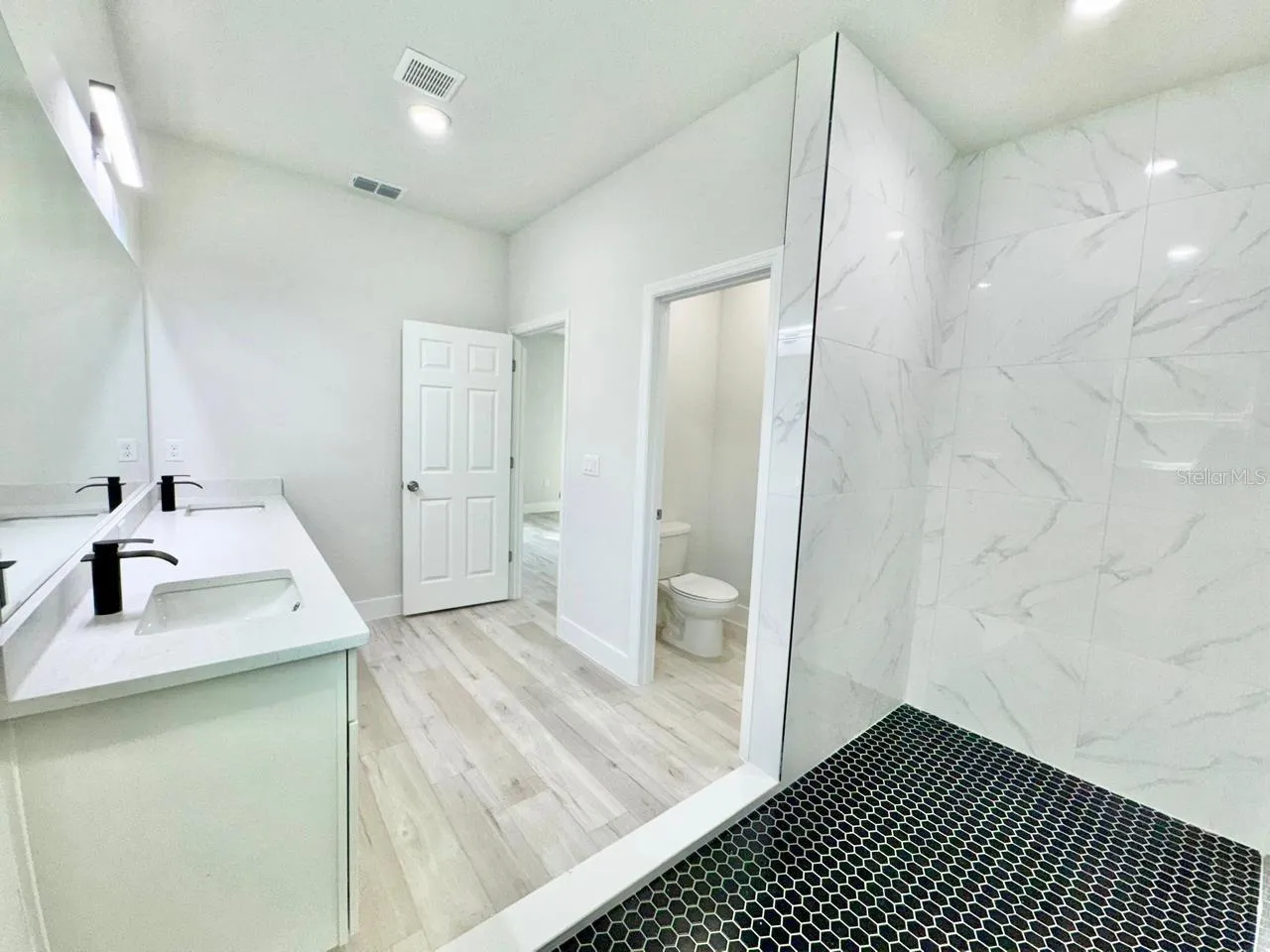 MODEL HOME