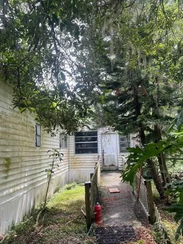 Entry to mobile home