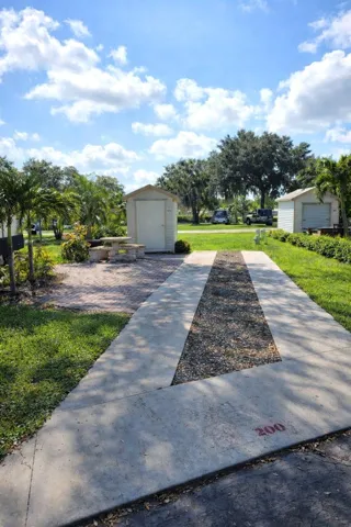 Lot 200 without RV
