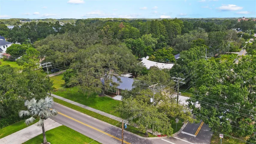 This home is located in the heart of Carrollwood.