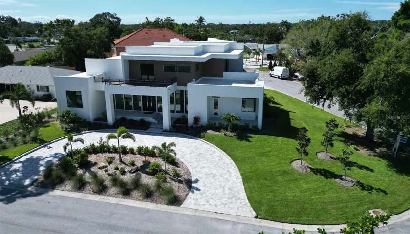 2110 Michele Drive, Sarasota, Florida 34231    4 or 5 bedrm, 5 1/2 bath - full guest suite with private entrance