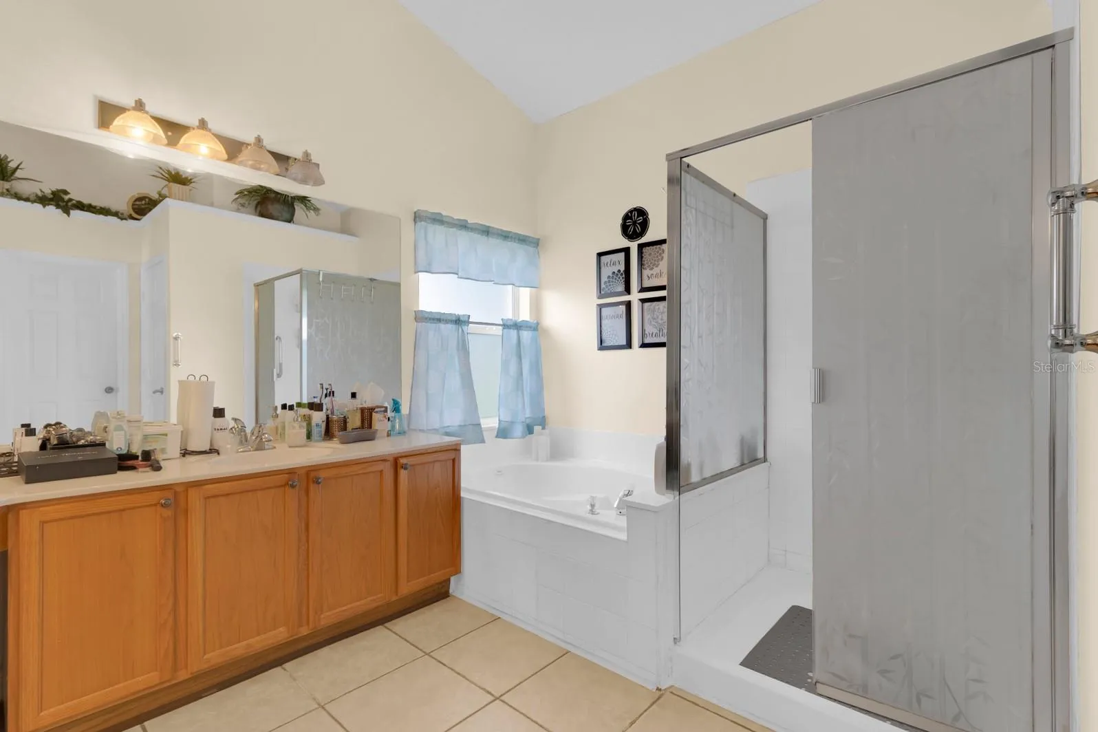 651 Regina Cir, Oakland, Florida 34787, 4 Bedrooms Bedrooms, ,3 BathroomsBathrooms,Residential,For Sale,REGINA,S5129810