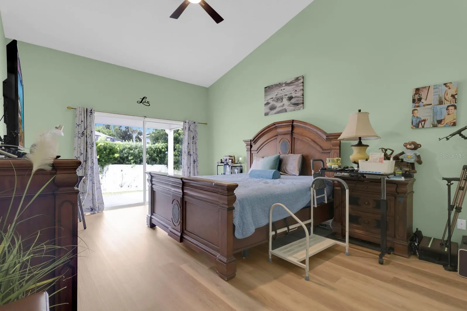 651 Regina Cir, Oakland, Florida 34787, 4 Bedrooms Bedrooms, ,3 BathroomsBathrooms,Residential,For Sale,REGINA,S5129810
