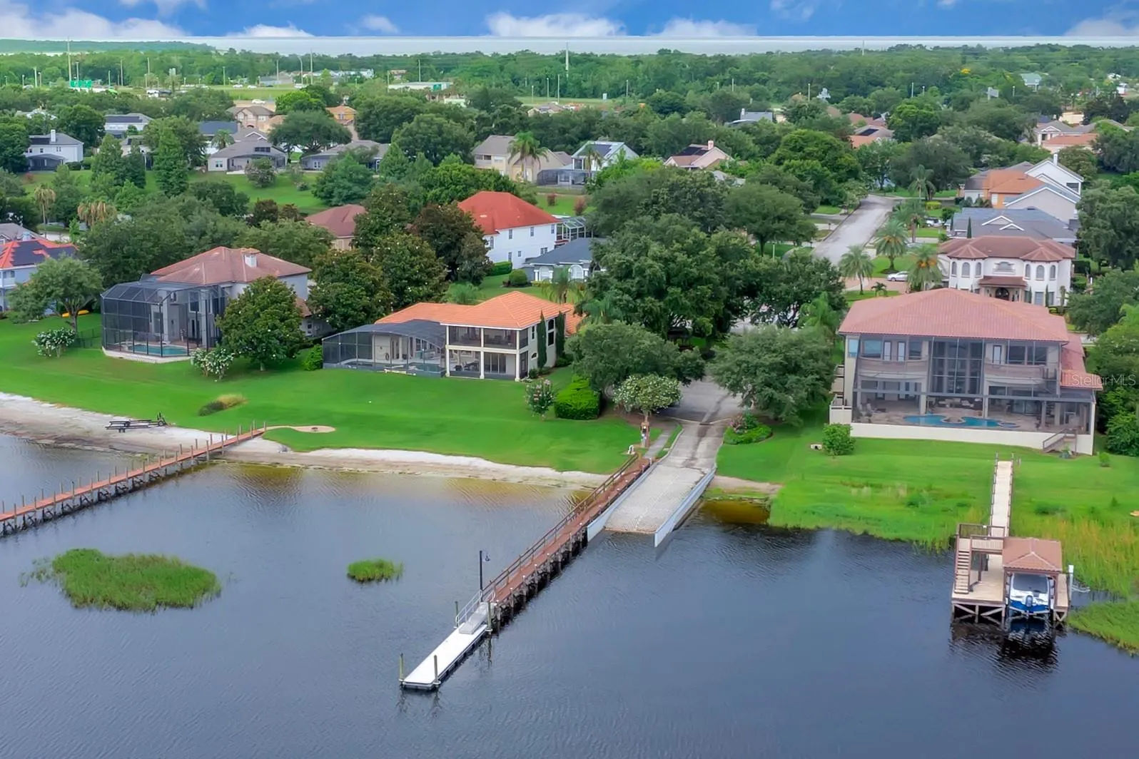 651 Regina Cir, Oakland, Florida 34787, 4 Bedrooms Bedrooms, ,3 BathroomsBathrooms,Residential,For Sale,REGINA,S5129810