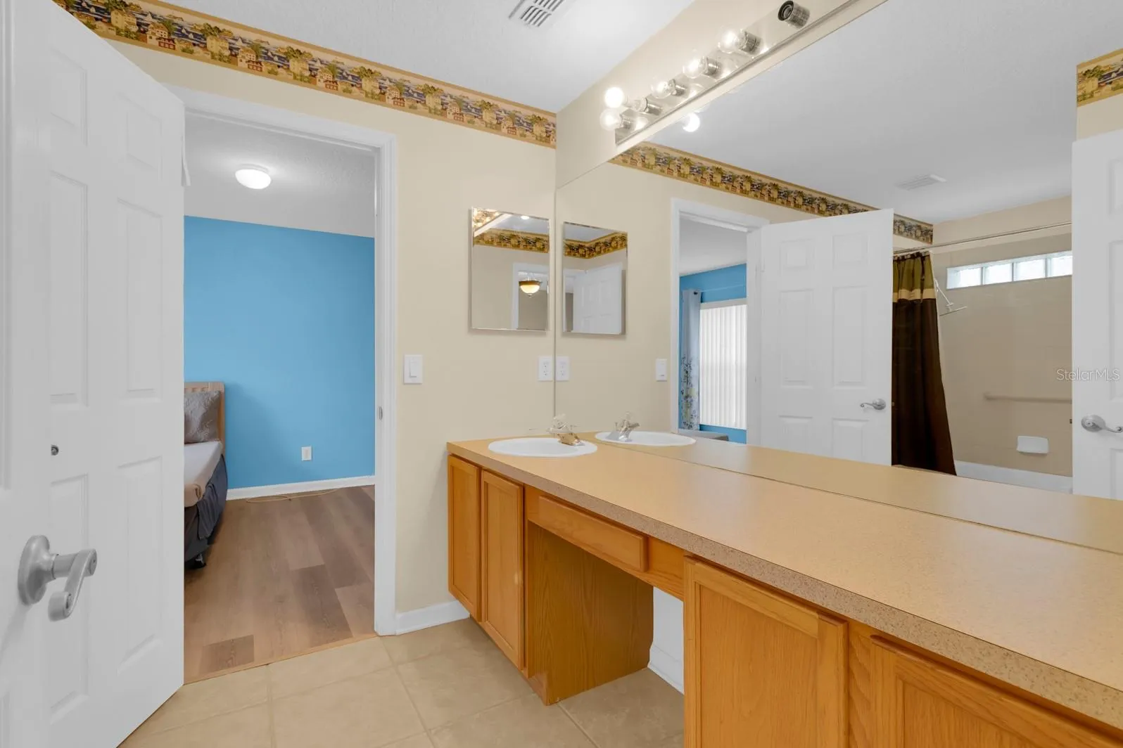 651 Regina Cir, Oakland, Florida 34787, 4 Bedrooms Bedrooms, ,3 BathroomsBathrooms,Residential,For Sale,REGINA,S5129810