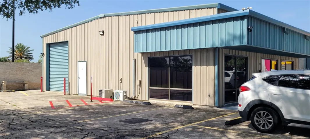 Flex warehouse with two offices excellent location!