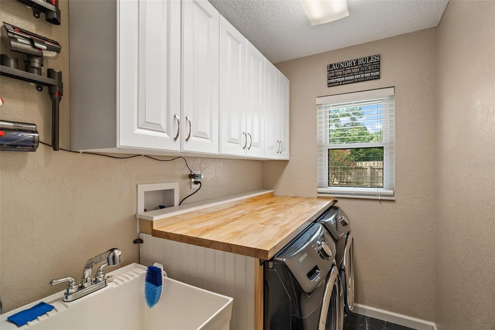 3990 Wood Dr, Mount Dora, Florida 32757, 3 Bedrooms Bedrooms, ,2 BathroomsBathrooms,Residential,For Sale,WOOD,G5098912