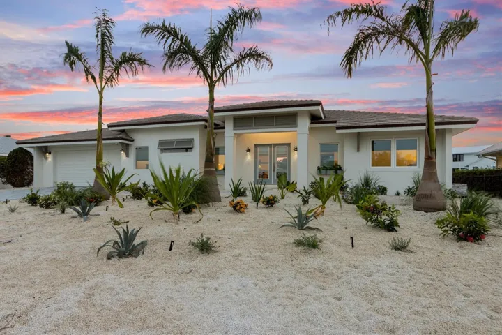 605 Ivanhoe Ln, Holmes Beach, Florida 34217, 3 Bedrooms Bedrooms, ,3 BathroomsBathrooms,Residential,For Sale,IVANHOE,A4657356
