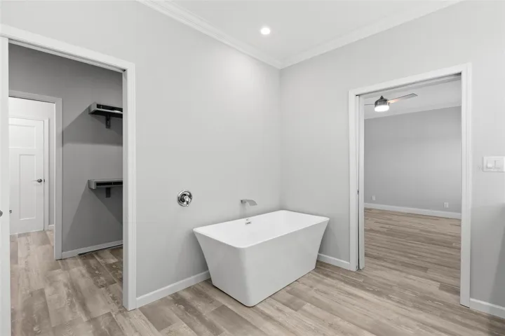 soaking tub