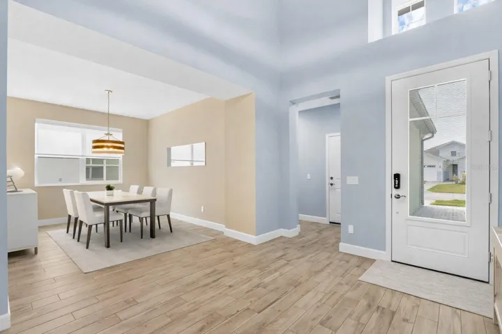 Entry / dining