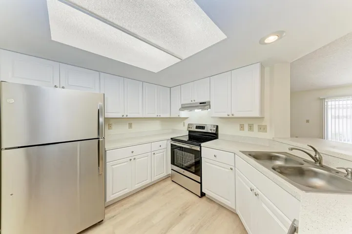 Here's your handy efficient kitchen