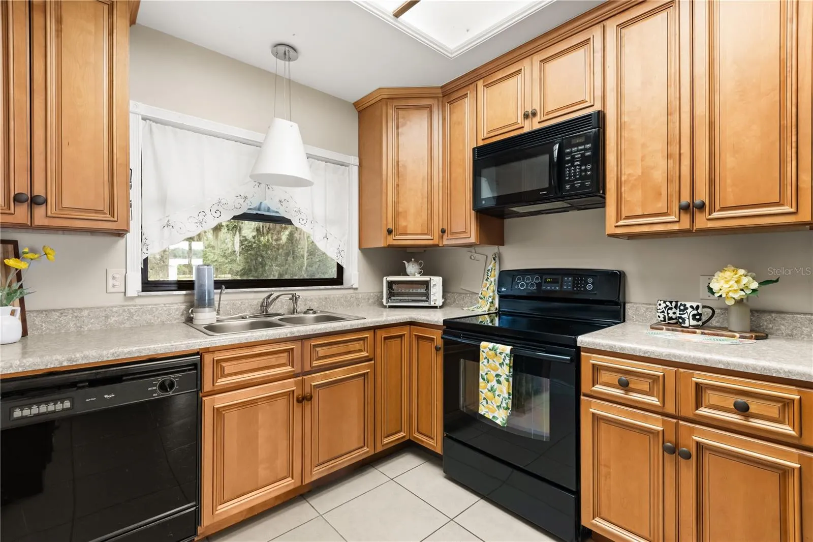 410 Catherine Ln, Groveland, Florida 34736, 2 Bedrooms Bedrooms, ,2 BathroomsBathrooms,Residential,For Sale,CATHERINE,G5099022