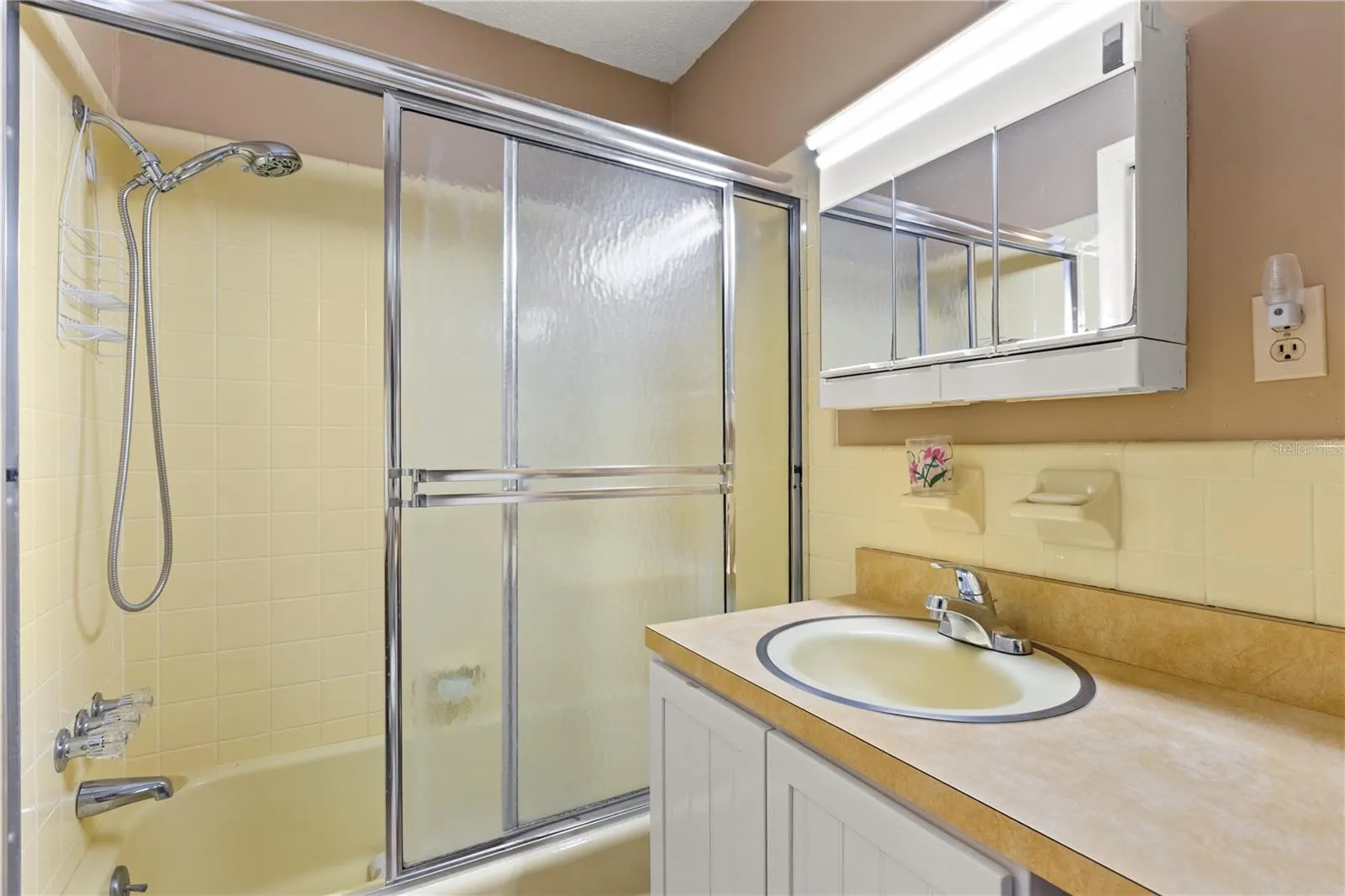 410 Catherine Ln, Groveland, Florida 34736, 2 Bedrooms Bedrooms, ,2 BathroomsBathrooms,Residential,For Sale,CATHERINE,G5099022