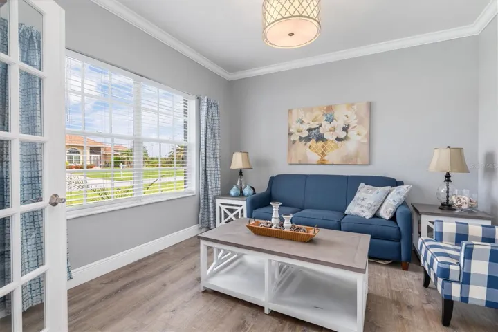 Flexible space could be 4th bedroom, office, den or hobby room.