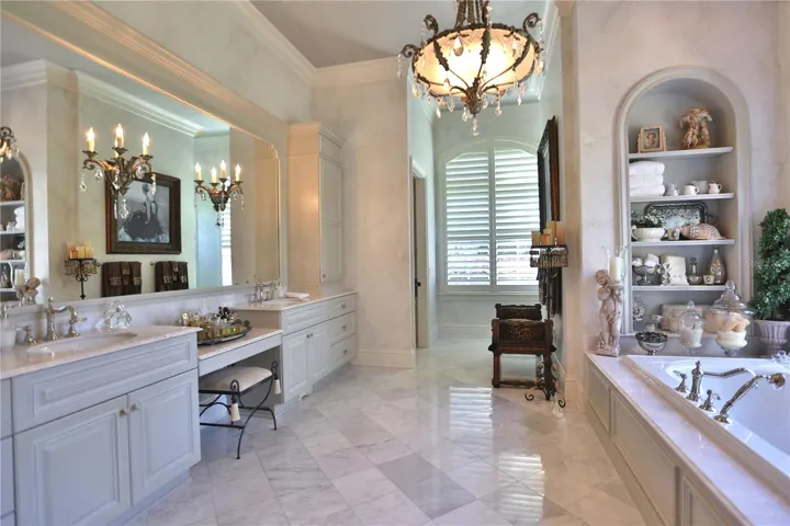 Owners Luxurious Bath